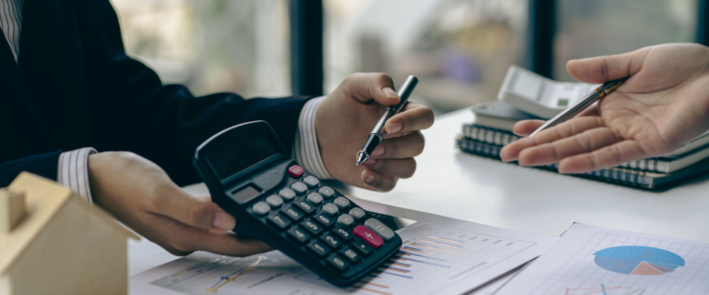 The-Pros-and-Cons-of-a-Bank-Loan-Desktop